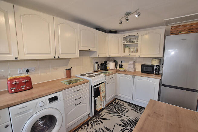 2 bed Semi-Detached for sale Image 8