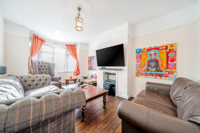 1385093-9-695bbcf...