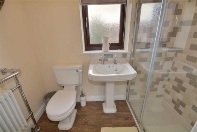 EN-SUITE SHOWER ROOM