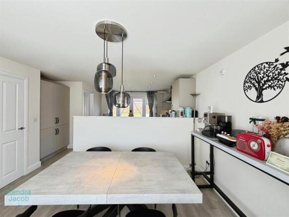 4 bed Detached for sale Image 7