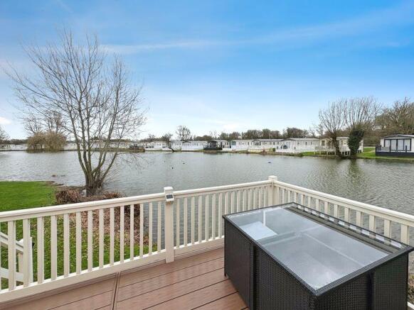 2-bed caravan on Mallard Lake, Cotswold Hoburne, Cotswold Lakes, £19,995