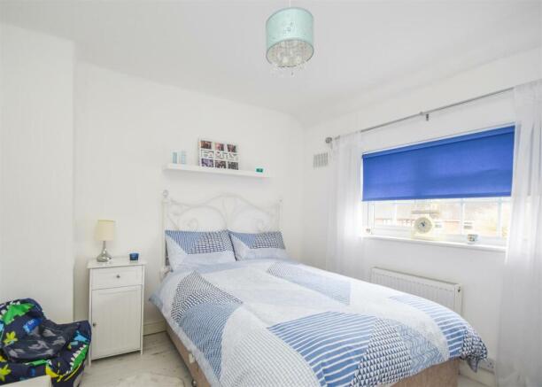 25 Ashenden Rise - Bed 2.jpg