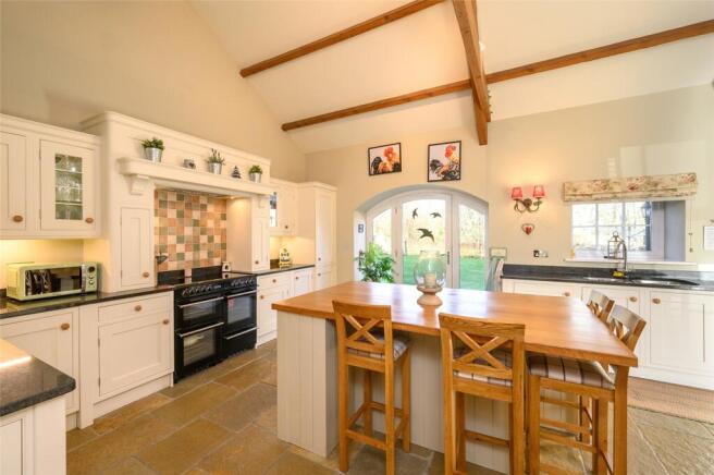 Kitchen / Dining Rm