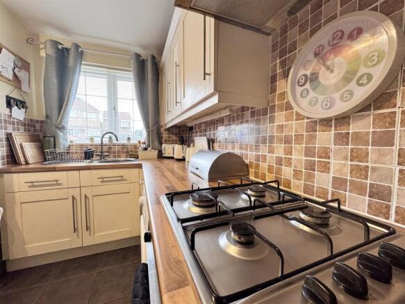 2 bed Semi-Detached for sale Image 9