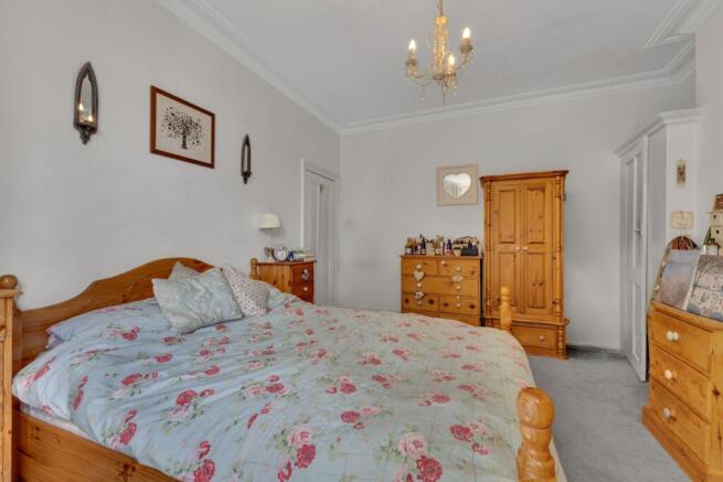 5 bed Town House for sale Image 11