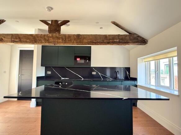 2 bed Penthouse to rent Image 5
