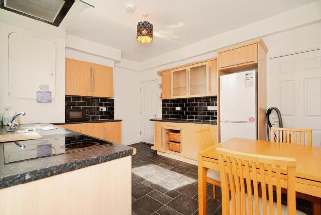 3 bed Terraced for sale Image 6