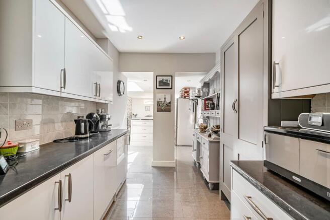 2 bed Flat for sale Image 8