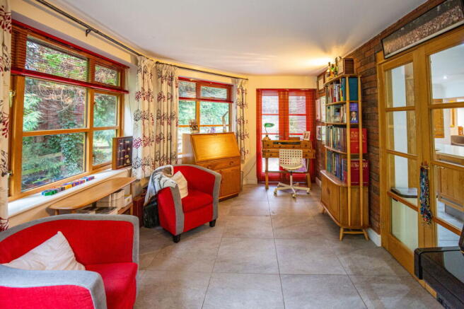 5 bed Detached for sale Image 12