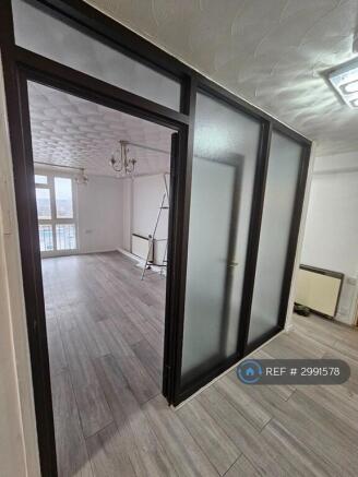 2 bed Flat to rent Image 5