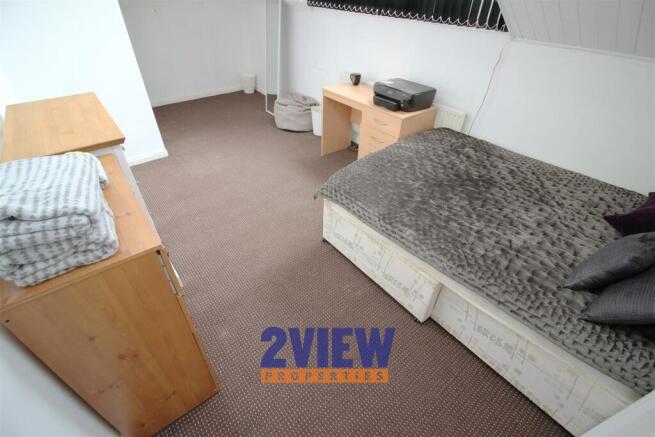 7 bed House to rent Image 10