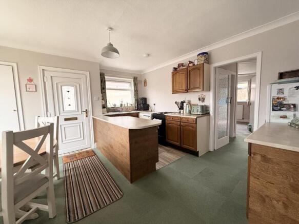 KITCHEN/DINING