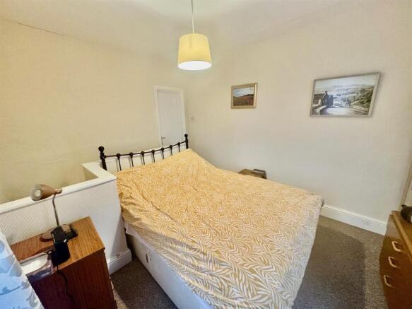 Bedroom 1c.jpg
