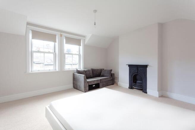 4 bed Terraced for sale Image 8