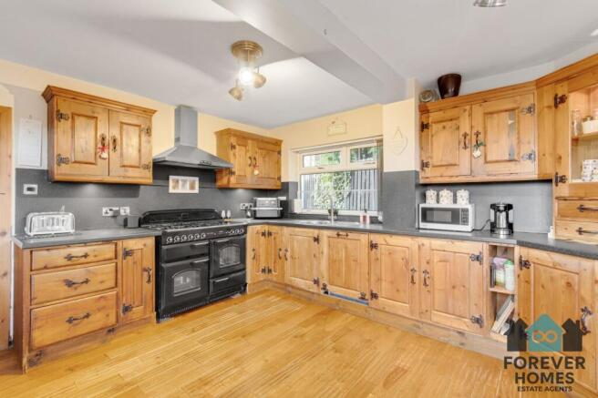 4 bed Semi-Detached for sale Image 4