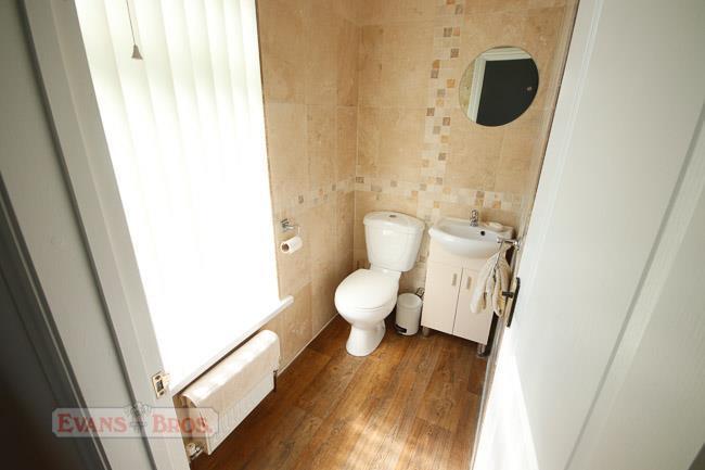 EN-SUITE SHOWER ROOM