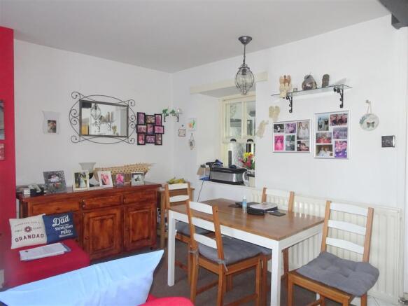 Living Room/Dining Area