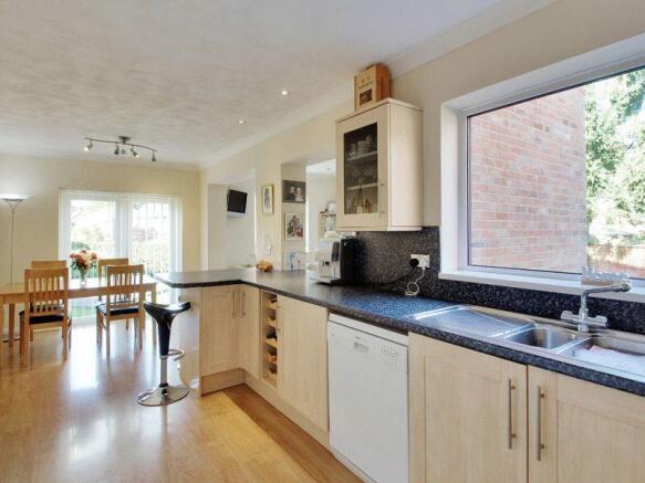 Kitchen / Dini...