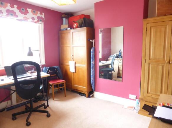 6 Horsesoe Road 048.