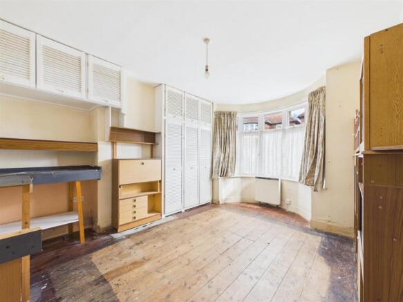 2 bed Flat for sale Image 6