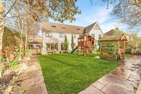 Argosy Gardens, Staines-upon-Thames, TW18