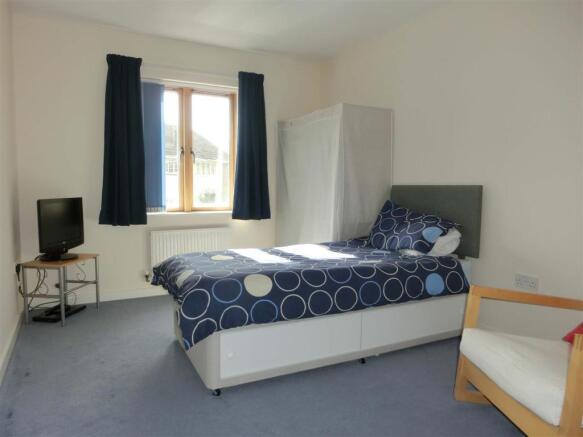 BEDROOM 2