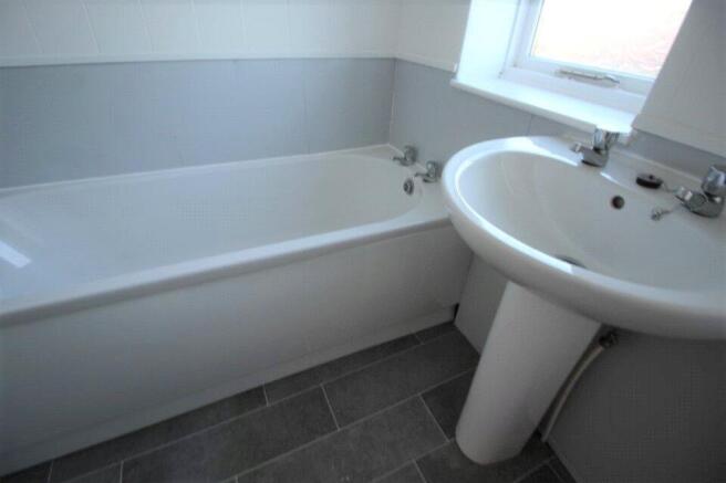 3 bed Terraced to rent Image 6
