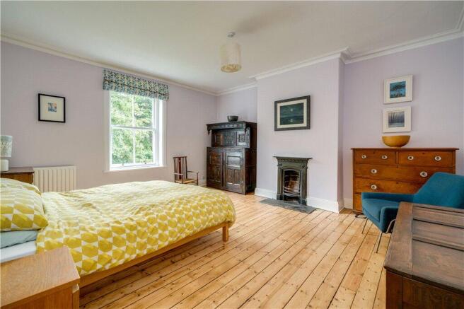 4 bed House for sale Image 12