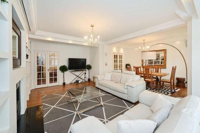 Living room 4