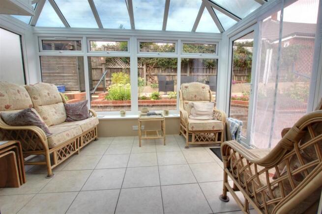 4 bed Detached Bungalow for sale Image 10