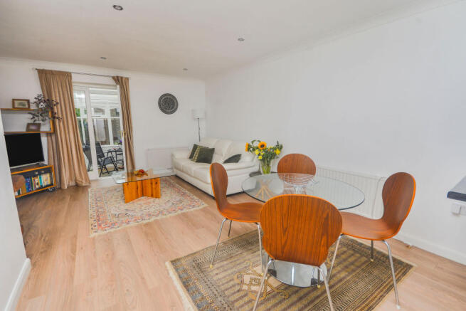 Lounge/Dining Room