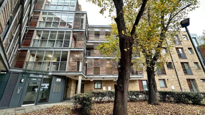 2-bed flat on Oberon Court, London, £350,000