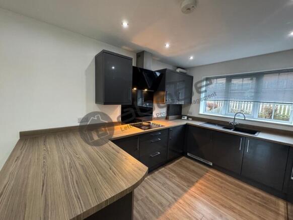 3 bed Town House to rent Image 6