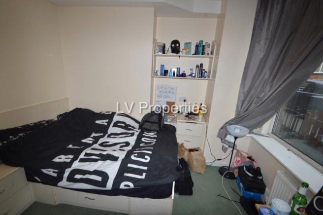 3 bed Terraced to rent Image 8