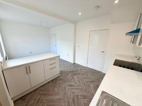 3 bed Semi-Detached to rent Image 5