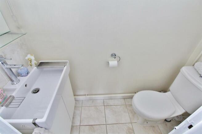 GROUND FLOOR CLOAKROOM
