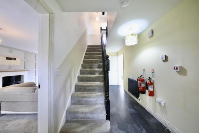 5 bed Detached for sale Image 11