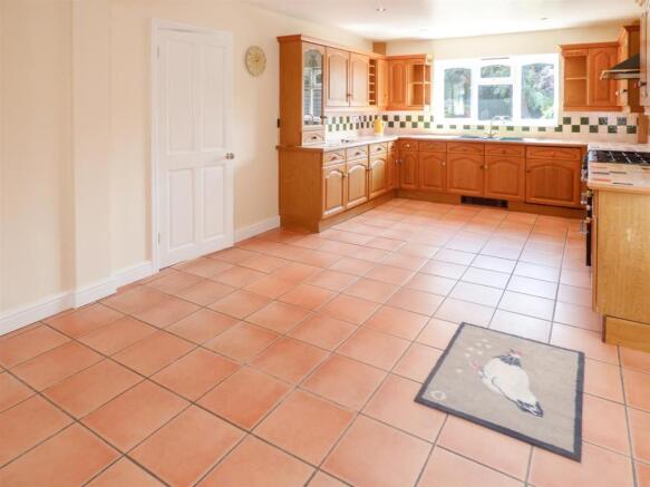 Kitchen 3.jpg