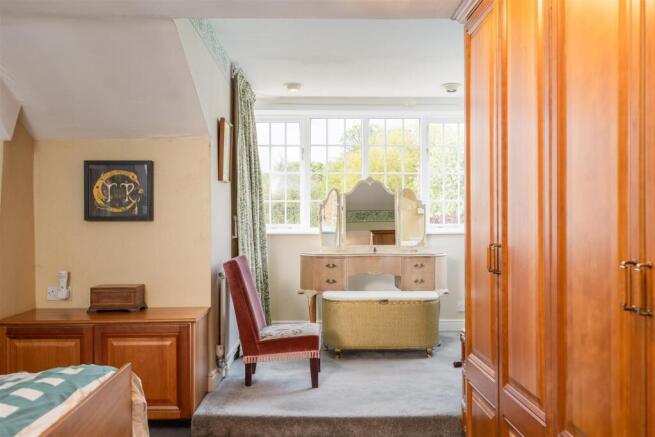 4 bed Semi-Detached for sale Image 11