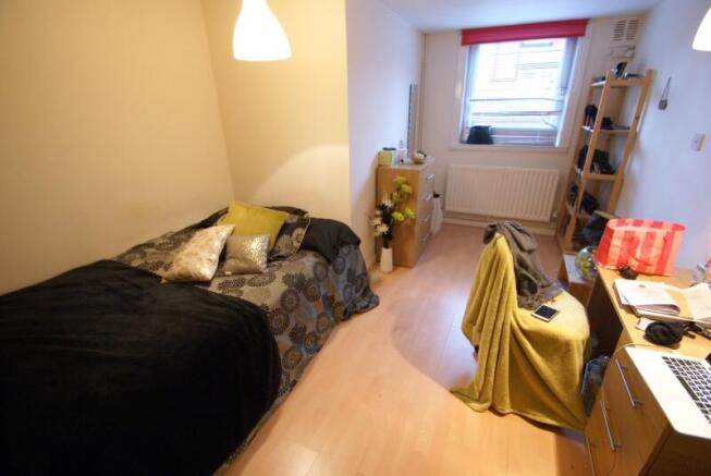 4 bed Terraced to rent Image 7