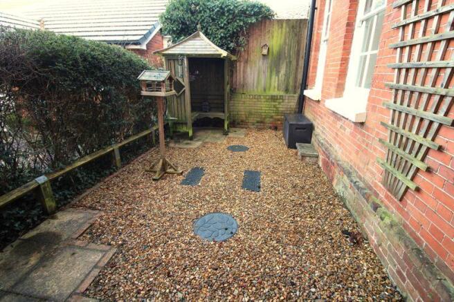 Communal side garden