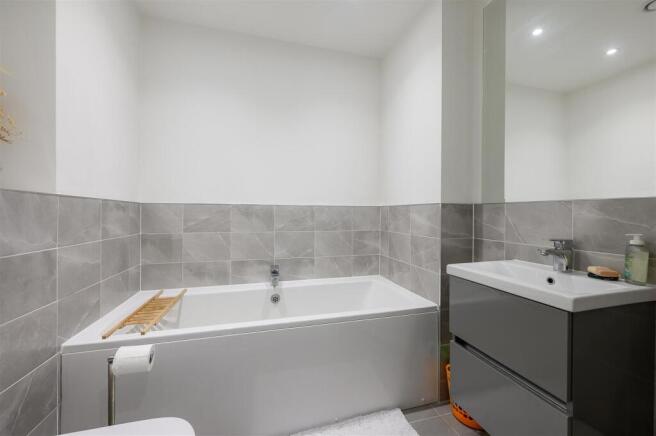 2 bed Apartment for sale Image 7