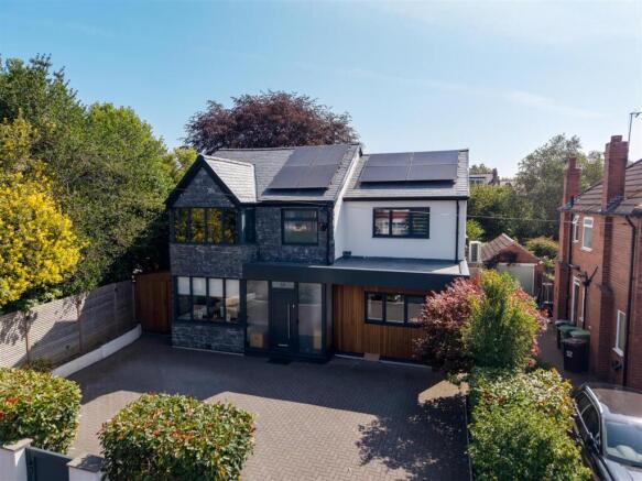 6 bed Detached for sale in leeds