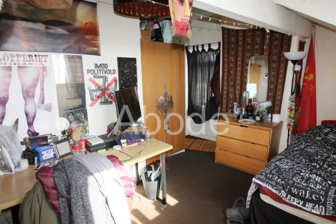 5 bed House to rent Image 10