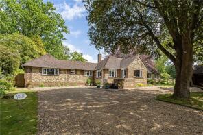 Little Foxes, Castlegate, Pulborough RH20 2NJ