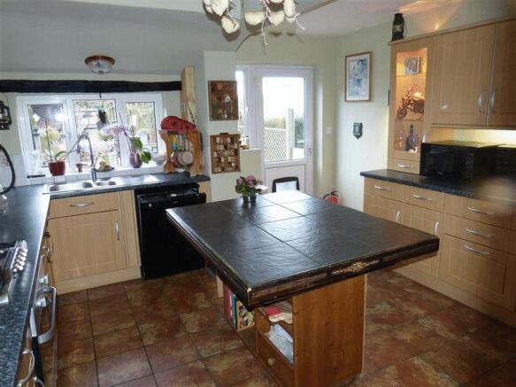 Kitchen/breakf...