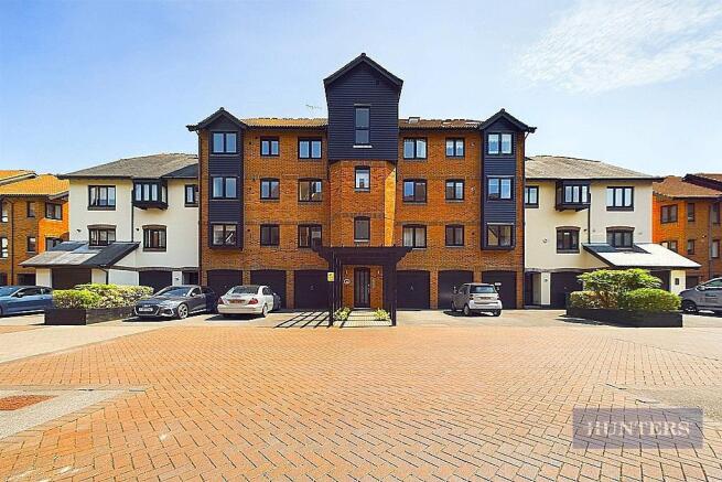 CAM01635G0-PR0280-STILL030.jpg