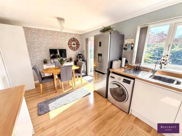 3 bed Semi-Detached for sale Image 4