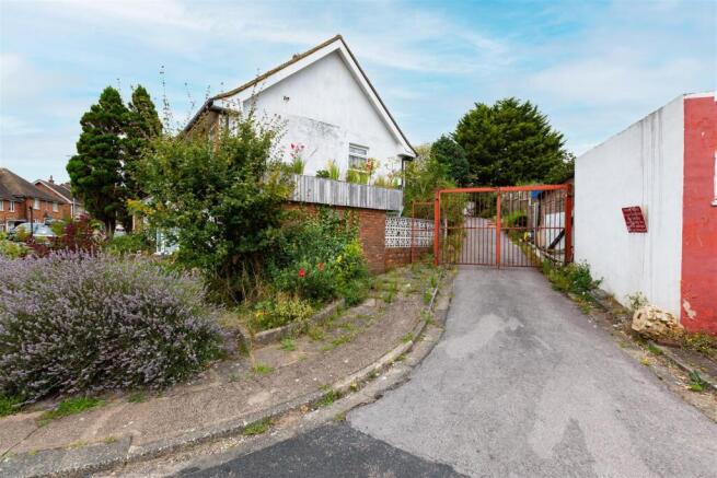 Studio parking on Chichester Close, Hove, £18,000