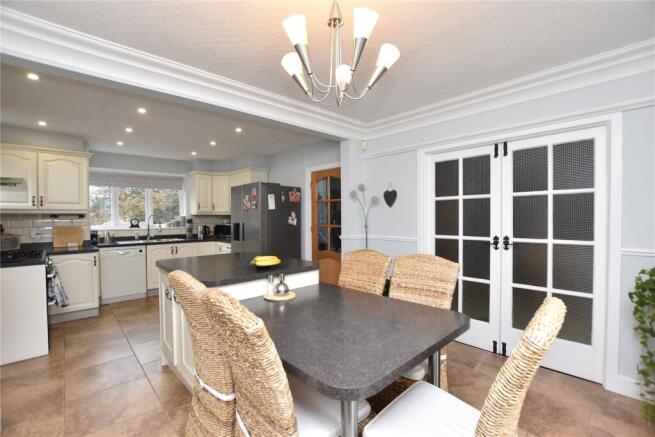 4 bed Detached for sale Image 6